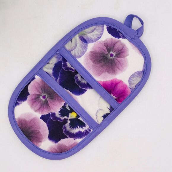 Set of 2 Finger Hotpads, Purple Violet Pansies Print, 2 Piece Baking Set - Picture 6 of 7